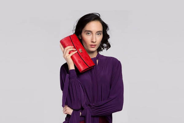 Czerwona torebka – z czym nosić, aby wyglądać elegancko i szykownie?