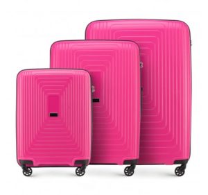 modne walizki: różowy zestaw walizek z polipropylenu