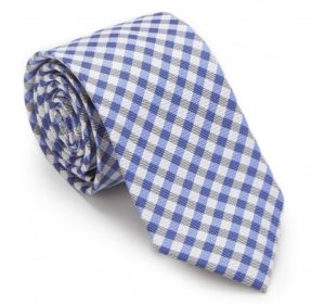 modne krawaty: jedwabny krawat w drobną niebieską kratkę