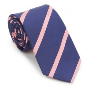 krawat w ukośne paski