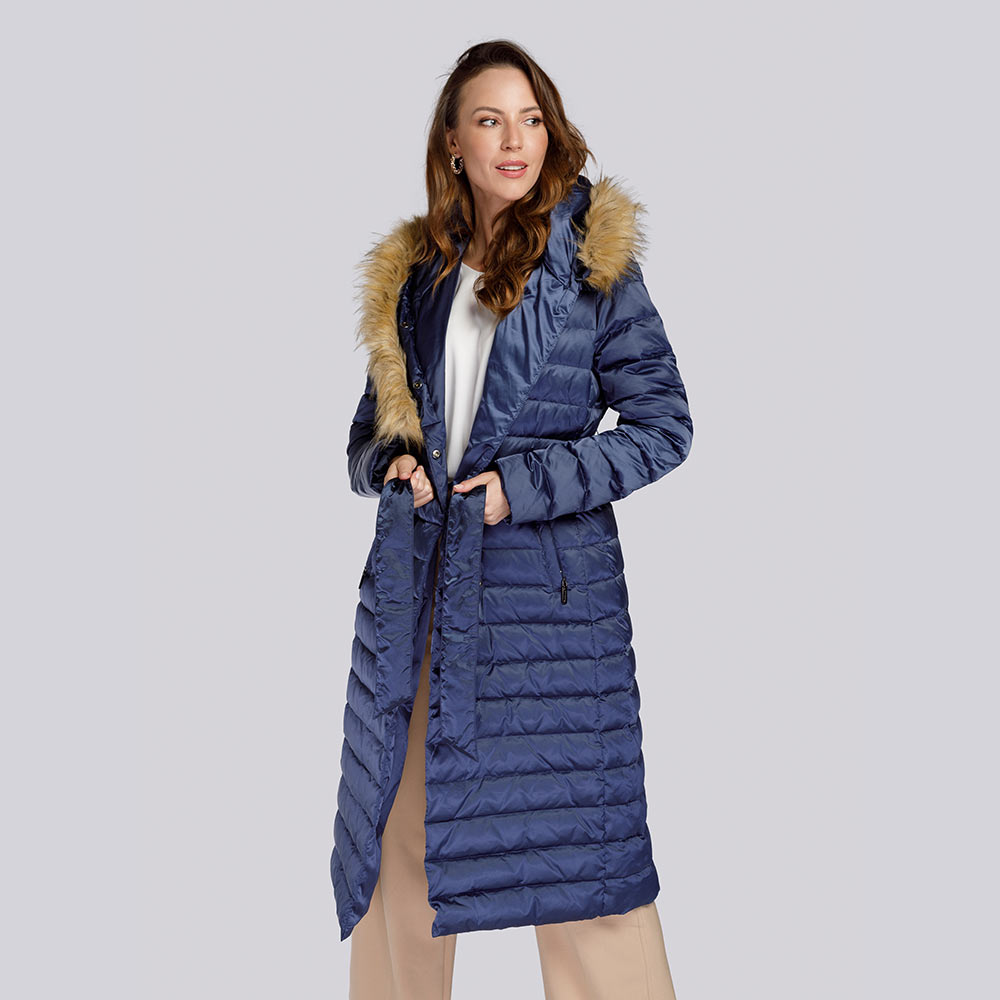 Женское пуховое пальто с асимметричным мехом