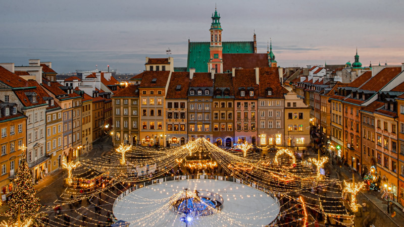 Jarmark świąteczny i lodowisko w Warszawie na rynku Starego Miasta